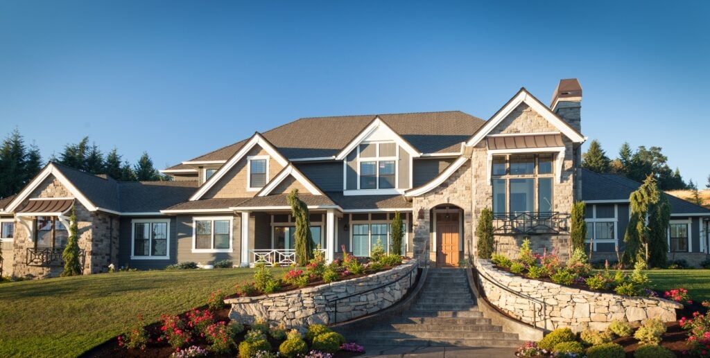 High-End Homes Hit Peak Prices as Luxury Investors Scramble for Better Deals
