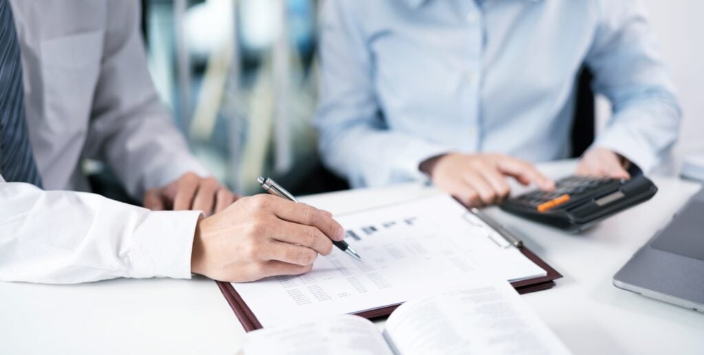 What Smart Investors Look For Before They Buy