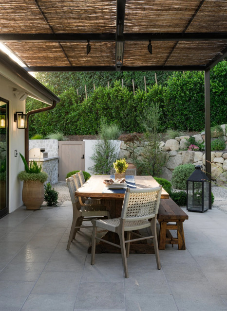 10 Ways to Refresh Your Outdoor Dining Area for Summer